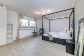 Schlafzimmer - Ein Haus mit vielen Optionen: „Stilvolles Familienrefugium mit außergewöhnlichem Wohncharakter“