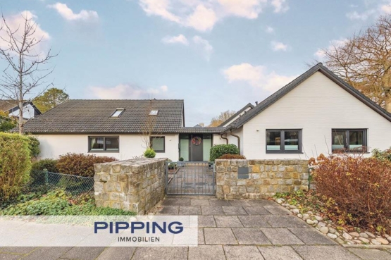 Ein Haus mit vielen Optionen: „Stilvolles Familienrefugium mit außergewöhnlichem Wohncharakter“, 21521 Aumühle, Einfamilienhaus