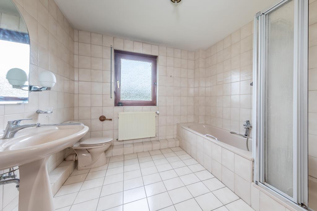 Vollbad mit Dusche