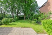 Gepflegter Garten mit Terrasse