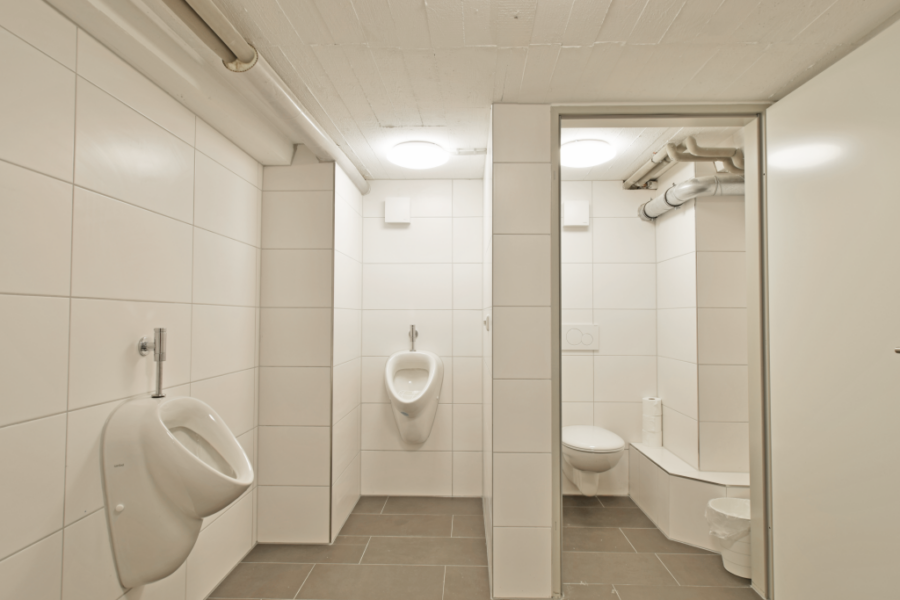 Herren-WC im Kellergeschoss