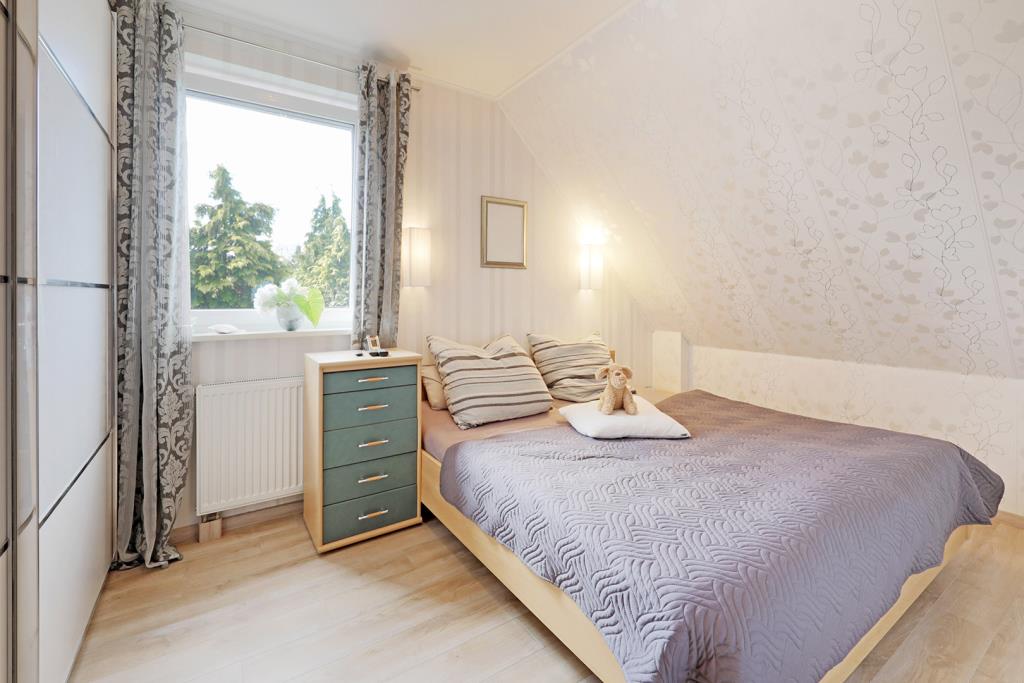 Geräumiges Schlafzimmer