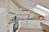 Zeitlose Küche - Für höchste Ansprüche: „Großzügige Dachgeschoss-Wohnung in der Villa&nbsp;Luise“