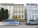 Straßenansicht - In Zentrumsnähe von Lübeck: „Sanierungsbedürftiges Vierfamilienhaus mit Ausbaupotential“