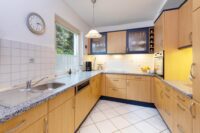 Einbauküche in Holzoptik