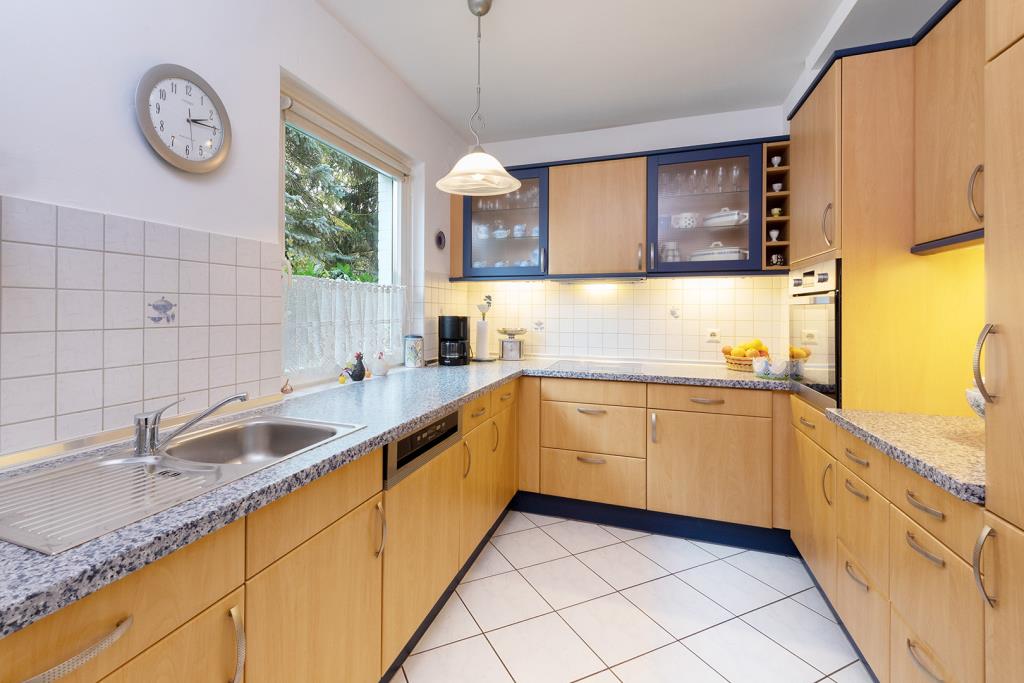 Einbauküche in Holzoptik