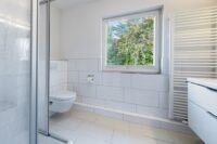 Modernes Duschbad