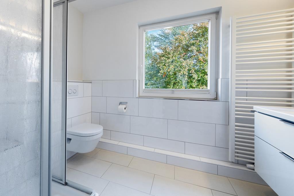 Modernes Duschbad