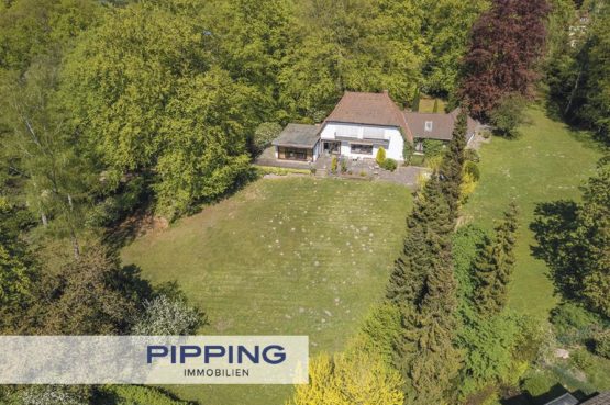 Idyl. gelegenes MGH im NSG: „Bestandschutzimmobilie in begehrter & zentraler Lage von Aumühle“, 21521 Aumühle, Einfamilienhaus