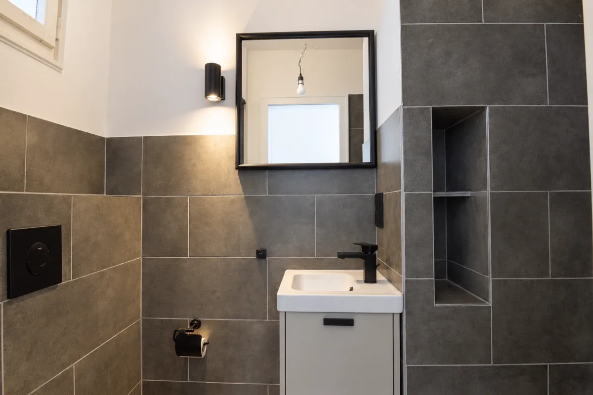 Gäste-WC mit Dusche