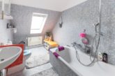 Vollbad mit Fenster - Wohnen in verkehrsgünstiger Lage: „Charmante Doppelhaushälfte mit großem Garten in Reinbek“
