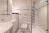 Duschbad - Exklusives Wohnerlebnis: „In begehrter Reinbeker Lage – Maisonettewohnung mit Weitblick und Komfort“