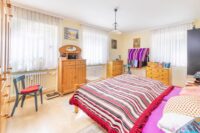 Geräumiges Schlafzimmer