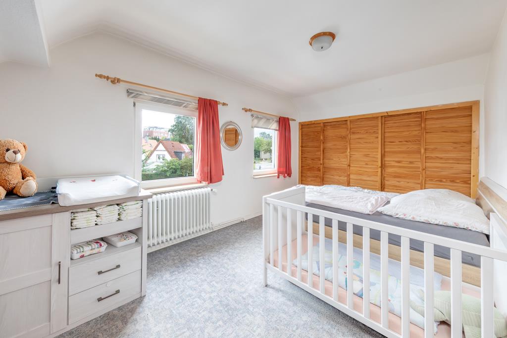 Großzügiges Schlafzimmer