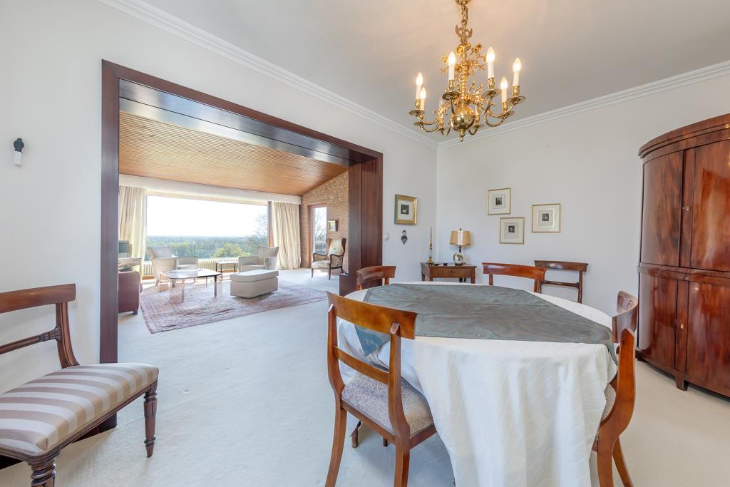 Anliegendes Esszimmer