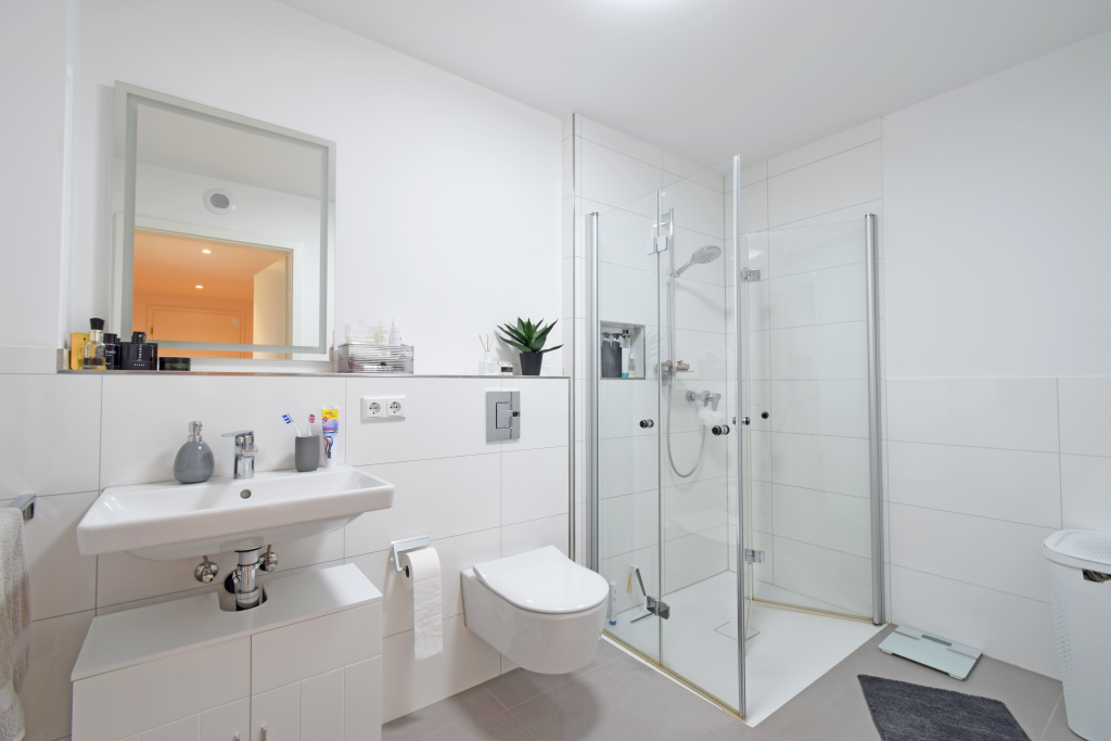 Modernes Duschbad