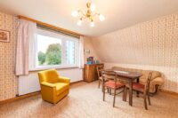 Geräumiges Wohnzimmer
