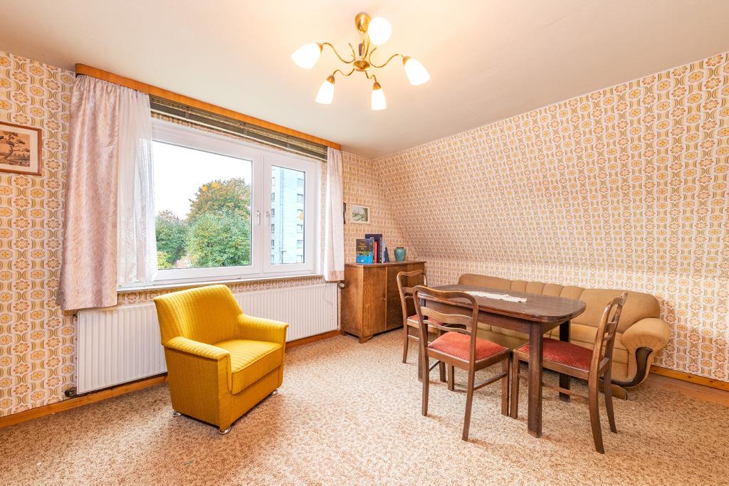 Geräumiges Wohnzimmer