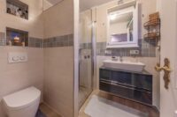 Modernes Duschbad