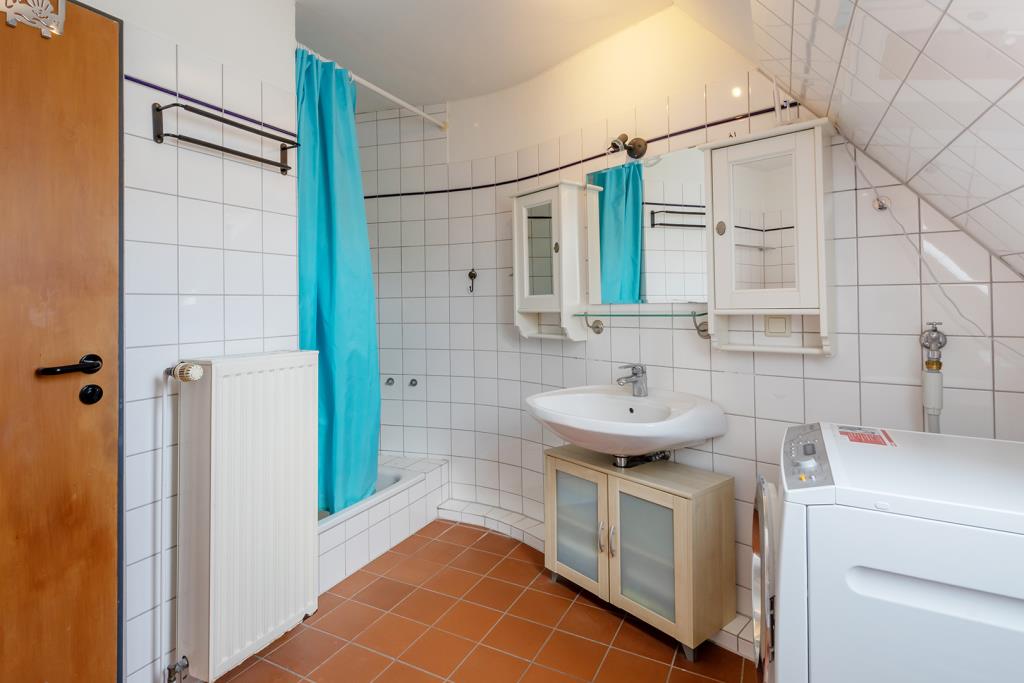...mit separater Dusche.