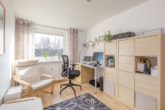 Gut geschnittenes Zimmer - Ideal für junge Leute: „Lichterfüllte 2,5‑Zimmer-Eigentumswohnung mit West-Loggia“