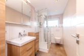 Modernes Duschbad - Ideal für junge Leute: „Lichterfüllte 2,5‑Zimmer-Eigentumswohnung mit West-Loggia“
