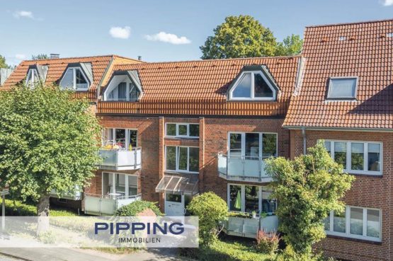 PREISREDUZIERUNG! Wohnen im Hamburger Osten: „Symp. 2‑Zi.-Wohnung mit Balkon und 2 TG-Stellplätzen“, 21033 Hamburg, Dachgeschosswohnung