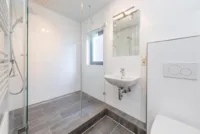 Modernes Duschbad