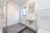 Modernes Duschbad