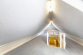 Spitzboden - Ein Zuhause zum Einziehen und Wohlfühlen: „Ihr neues Familienglück in ruhiger Lage“