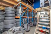 Lagerfläche und Zwischenebene - Zentral gelegen: „Kfz-Werkstatt mit Betriebswohnung im Gewerbegebiet Wentorfs“