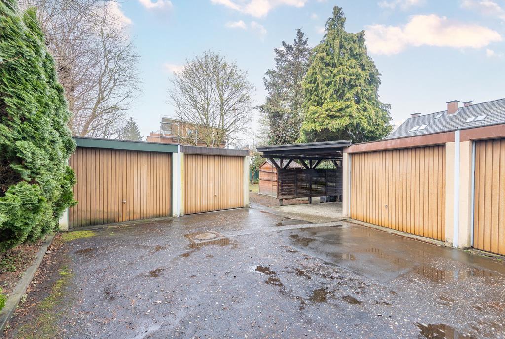 Garage auf dem Grundstück