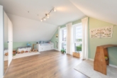 Lichterfülltes Kinderzimmer