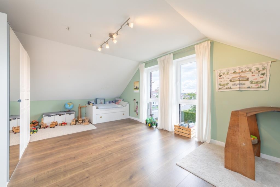 Lichterfülltes Kinderzimmer