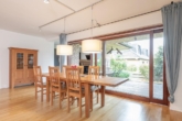 Anliegender Essbereich - Dieser Wohn(t)raum wartet auf SIE: „Großzügiges Einfamilienhaus in familienfreundlicher Lage“