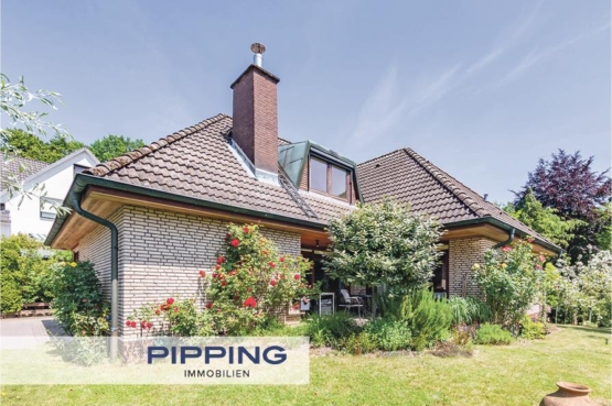 Dieser Wohn(t)raum wartet auf SIE: „Großzügiges Einfamilienhaus in familienfreundlicher Lage“, 21465 Reinbek, Einfamilienhaus