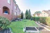 Gartenfläche vor dem Haus ...