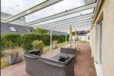 Überdachte Terrasse - Absoluter Wohlfühl-Charakter: „Energieeffizientes Einfamilienhaus mit sonniger Terrasse“