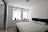 Gemütliches Schlafzimmer - In zentraler Lage: „Gut geschnittene 3‑Zimmer-Wohnung mit Balkon“