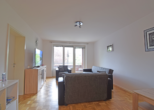 Geräumiges Wohnzimmer... - In zentraler Lage: „Gut geschnittene 3‑Zimmer-Wohnung mit Balkon“