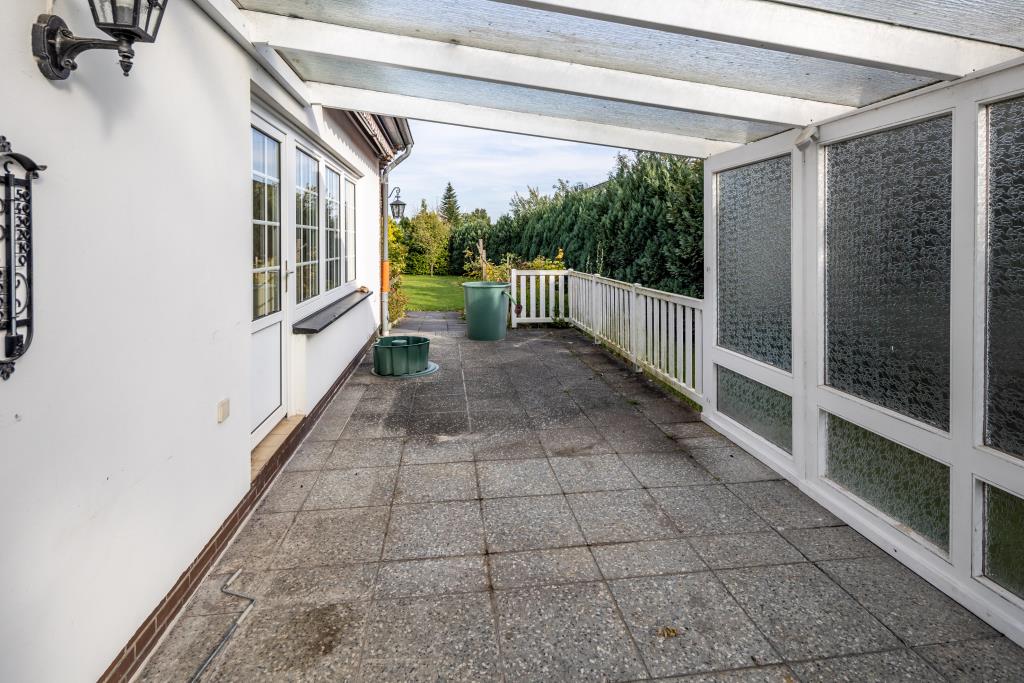 Teilweise überdachte Terrasse
