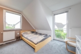 Gemütliches Schlafzimmer - Solide gebaut in Schwarzenbek: „Charmantes Einfamilienhaus sucht neue Familie“