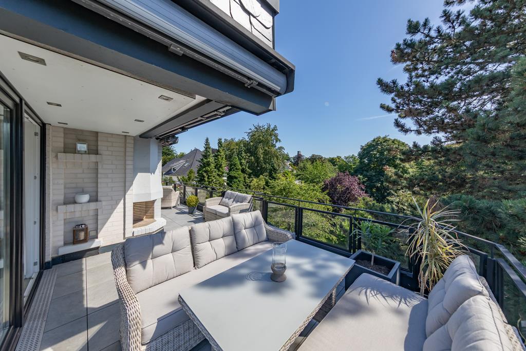 Terrasse mit Außenkamin
