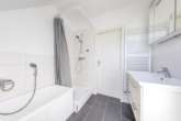 Vollbad mit Dusche