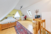Ausgebautes Dachgeschoss - Ankommen, Wohlfühlen, Zuhause sein: „Großzügiges Einfamilienhaus in zentraler Lage von Reinbek“