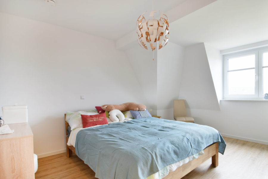 Großzügiges Schlafzimmer