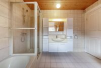 Vollbad mit Dusche