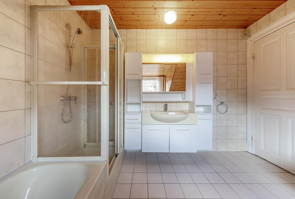 Vollbad mit Dusche