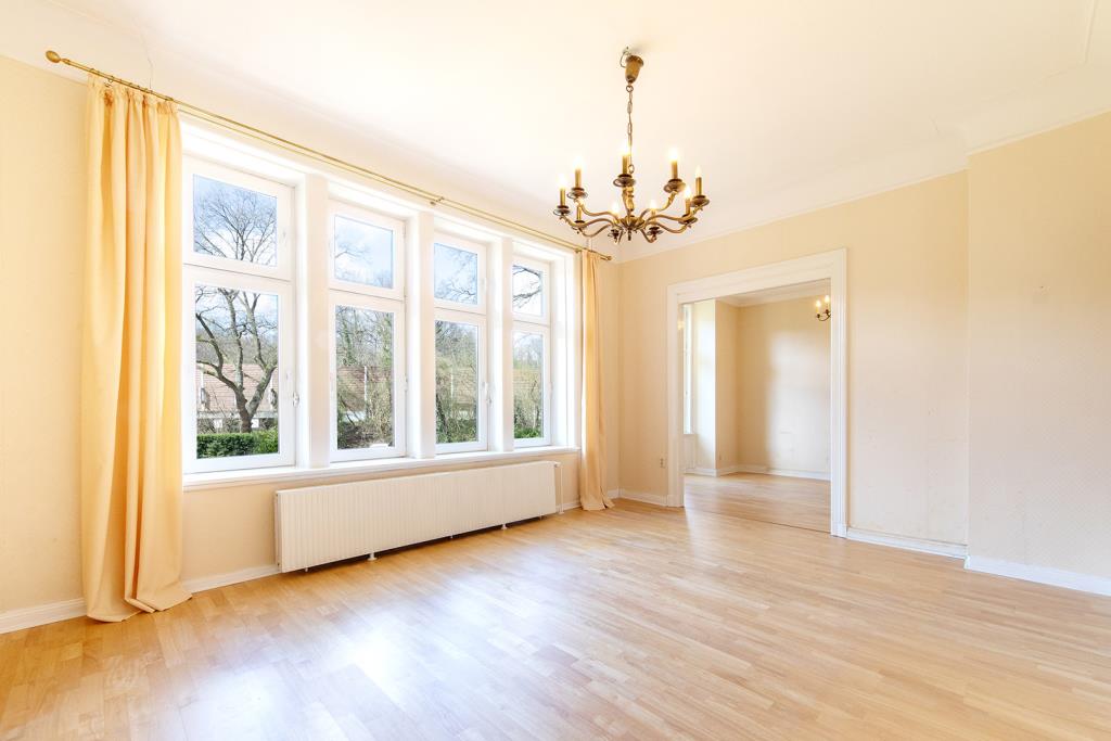 Lichterfülltes Wohnzimmer
