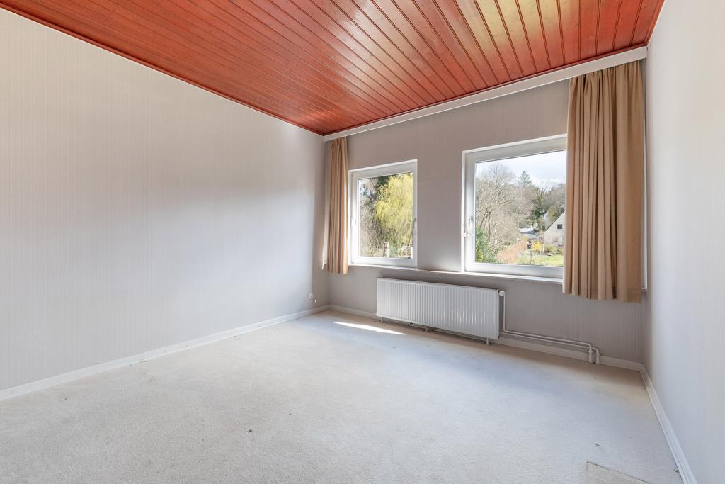 Gut geschnittenes Schlafzimmer